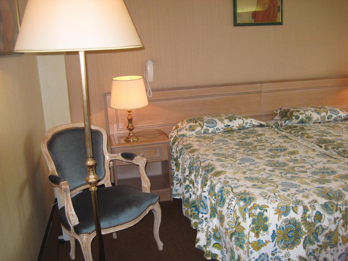 Hotel Bellevue De Tradition Familiale Morcenx Room photo